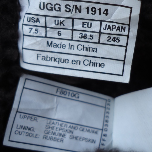 SIZE 7.5. Ugg shearling cuff leather ankle boot. - Picture 6 of 8